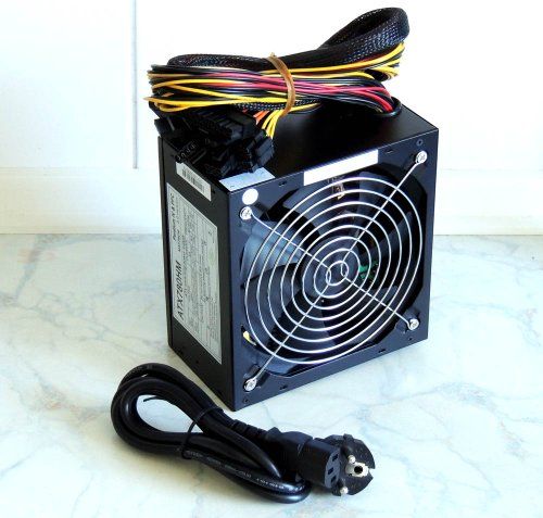 Rhombutech HM-Serie 780Watt 140mm Lüfter Silent PFC retail
